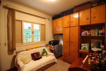 Casa à venda com 346m², 4 quartos e 3 vagas Casa à venda com 346m², 4 quartos e 3 vagasQuarto 2