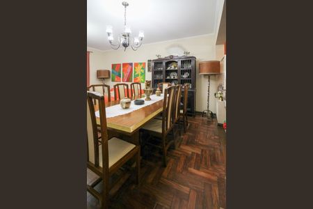 Casa à venda com 346m², 4 quartos e 3 vagas Casa à venda com 346m², 4 quartos e 3 vagasSala de Jantar