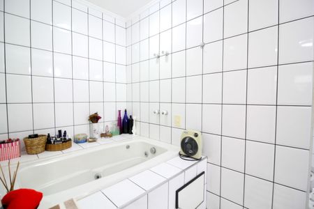 Casa à venda com 346m², 4 quartos e 3 vagas Casa à venda com 346m², 4 quartos e 3 vagasBanheiro Suíte 1