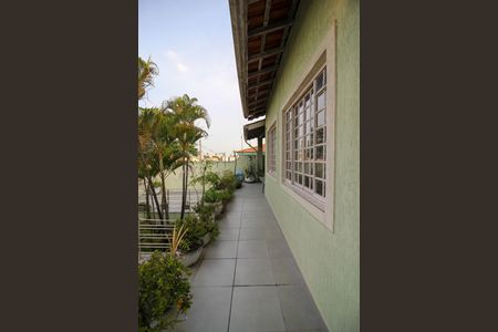 Casa à venda com 346m², 4 quartos e 3 vagas Casa à venda com 346m², 4 quartos e 3 vagasTerraço