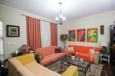 Casa à venda com 346m², 4 quartos e 3 vagas Casa à venda com 346m², 4 quartos e 3 vagasSala de Estar