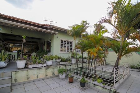 Casa à venda com 346m², 4 quartos e 3 vagas Casa à venda com 346m², 4 quartos e 3 vagasTerraço