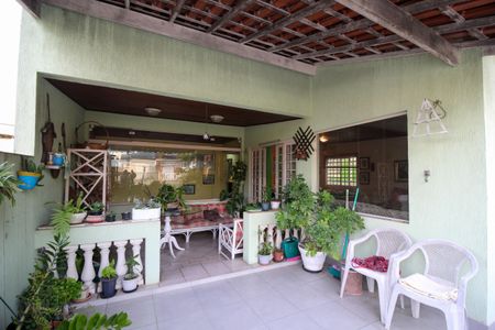 Casa à venda com 346m², 4 quartos e 3 vagas Casa à venda com 346m², 4 quartos e 3 vagasTerraço