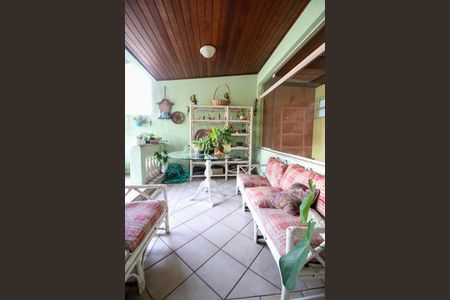 Casa à venda com 346m², 4 quartos e 3 vagas Casa à venda com 346m², 4 quartos e 3 vagas Descanso