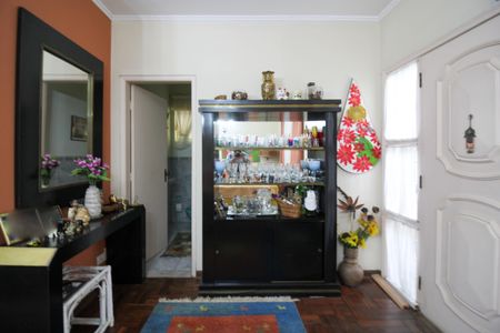 Casa à venda com 346m², 4 quartos e 3 vagas Casa à venda com 346m², 4 quartos e 3 vagasSaleta