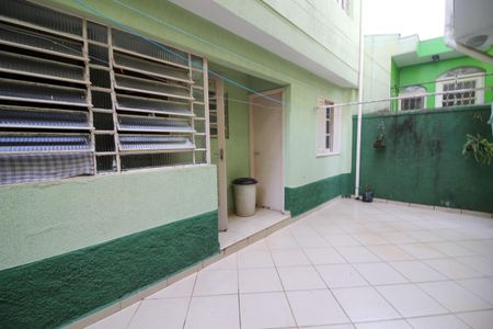 Casa à venda com 346m², 4 quartos e 3 vagas Casa à venda com 346m², 4 quartos e 3 vagasQuintal