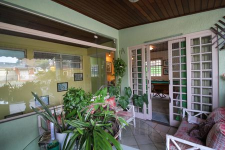 Casa à venda com 346m², 4 quartos e 3 vagas Casa à venda com 346m², 4 quartos e 3 vagas Descanso