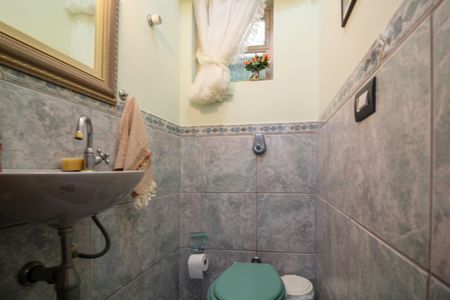 Casa à venda com 346m², 4 quartos e 3 vagas Casa à venda com 346m², 4 quartos e 3 vagasLavabo