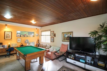 Casa à venda com 346m², 4 quartos e 3 vagas Casa à venda com 346m², 4 quartos e 3 vagasSala de TV