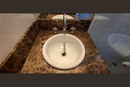 Apartamento à venda com 178m², 4 quartos e 4 vagas Apartamento à venda com 178m², 4 quartos e 4 vagasBanheiro da Suíte