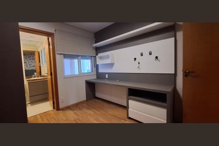 Apartamento à venda com 178m², 4 quartos e 4 vagas Apartamento à venda com 178m², 4 quartos e 4 vagasSuíte 3