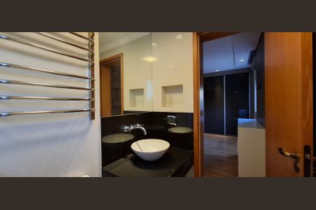 Apartamento à venda com 178m², 4 quartos e 4 vagas Apartamento à venda com 178m², 4 quartos e 4 vagasBanheiro da Suíte 4