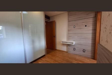 Apartamento à venda com 178m², 4 quartos e 4 vagas Apartamento à venda com 178m², 4 quartos e 4 vagasSuíte