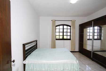Casa à venda com 230m², 3 quartos e 2 vagasSuíte