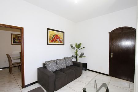Casa à venda com 230m², 3 quartos e 2 vagasSala