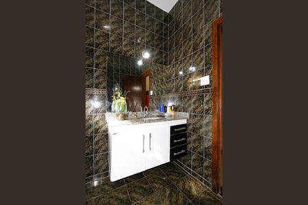 Casa à venda com 230m², 3 quartos e 2 vagasBanheiro Social