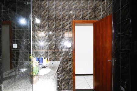 Casa à venda com 230m², 3 quartos e 2 vagasBanheiro Social