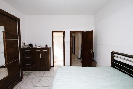 Casa à venda com 230m², 3 quartos e 2 vagasSuíte