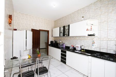 Casa à venda com 230m², 3 quartos e 2 vagasCozinha