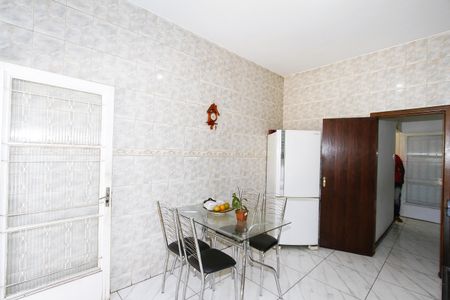 Casa à venda com 230m², 3 quartos e 2 vagasCozinha