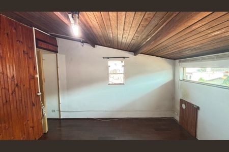 Casa à venda com 250m², 4 quartos e 6 vagas Casa à venda com 250m², 4 quartos e 6 vagasQuarto Sótão
