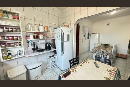 Casa à venda com 250m², 4 quartos e 6 vagas Casa à venda com 250m², 4 quartos e 6 vagasCozinha