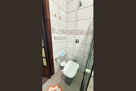 Casa à venda com 250m², 4 quartos e 6 vagas Casa à venda com 250m², 4 quartos e 6 vagasBanheiro da Suíte