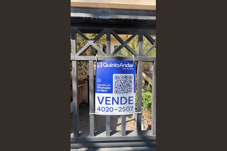 Casa à venda com 250m², 4 quartos e 6 vagas Casa à venda com 250m², 4 quartos e 6 vagasPlaca