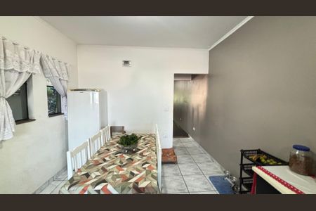 Casa à venda com 250m², 4 quartos e 6 vagas Casa à venda com 250m², 4 quartos e 6 vagasCozinha