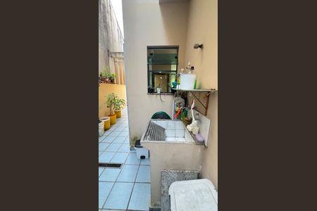 Casa à venda com 250m², 4 quartos e 6 vagas Casa à venda com 250m², 4 quartos e 6 vagasQuintal - Area de Serviço