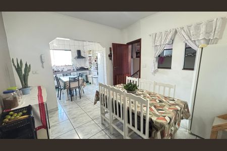 Casa à venda com 250m², 4 quartos e 6 vagas Casa à venda com 250m², 4 quartos e 6 vagasCozinha