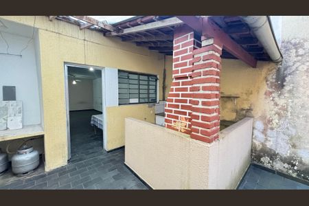 Casa à venda com 250m², 4 quartos e 6 vagas Casa à venda com 250m², 4 quartos e 6 vagasPorão - Churrasqueira