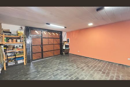 Casa à venda com 250m², 4 quartos e 6 vagas Casa à venda com 250m², 4 quartos e 6 vagasGaragem
