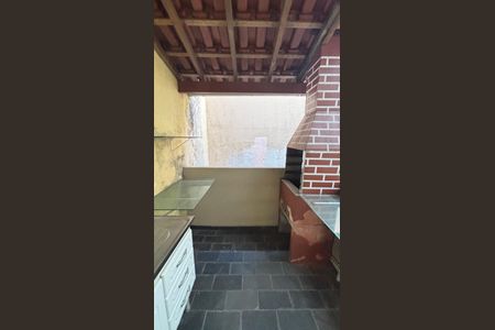 Casa à venda com 250m², 4 quartos e 6 vagas Casa à venda com 250m², 4 quartos e 6 vagasPorão - Churrasqueira