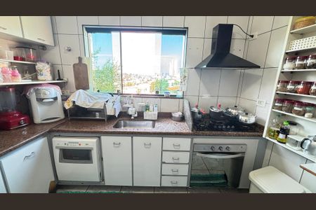 Casa à venda com 250m², 4 quartos e 6 vagas Casa à venda com 250m², 4 quartos e 6 vagasCozinha