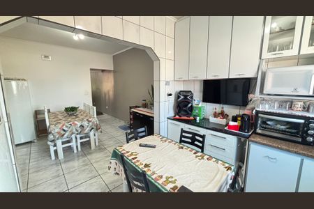 Casa à venda com 250m², 4 quartos e 6 vagas Casa à venda com 250m², 4 quartos e 6 vagasCozinha