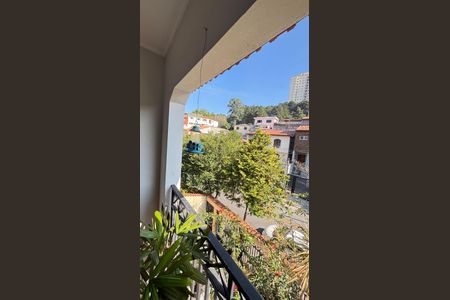 Casa à venda com 250m², 4 quartos e 6 vagas Casa à venda com 250m², 4 quartos e 6 vagasVaranda da Suíte
