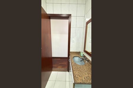 Casa à venda com 250m², 4 quartos e 6 vagas Casa à venda com 250m², 4 quartos e 6 vagasBanheiro
