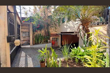 Casa à venda com 250m², 4 quartos e 6 vagas Casa à venda com 250m², 4 quartos e 6 vagasGaragem - Fachada