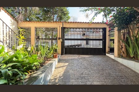 Casa à venda com 250m², 4 quartos e 6 vagas Casa à venda com 250m², 4 quartos e 6 vagasGaragem - Fachada