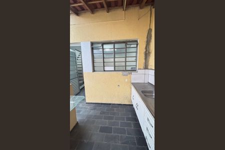 Casa à venda com 250m², 4 quartos e 6 vagas Casa à venda com 250m², 4 quartos e 6 vagasPorão - Churrasqueira