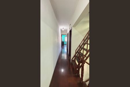 Casa à venda com 250m², 4 quartos e 6 vagas Casa à venda com 250m², 4 quartos e 6 vagasCorredor