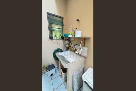 Casa à venda com 250m², 4 quartos e 6 vagas Casa à venda com 250m², 4 quartos e 6 vagasQuintal - Area de Serviço