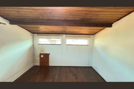 Casa à venda com 250m², 4 quartos e 6 vagas Casa à venda com 250m², 4 quartos e 6 vagasQuarto Sótão