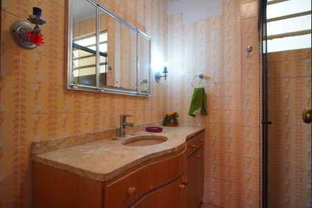 Casa à venda com 250m², 3 quartos e 3 vagas Casa à venda com 250m², 3 quartos e 3 vagasBanheiro