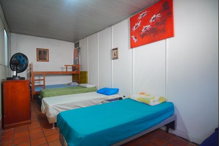 Casa à venda com 250m², 3 quartos e 3 vagas Casa à venda com 250m², 3 quartos e 3 vagasQuarto edicula