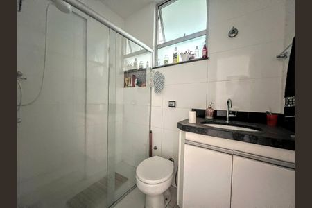 Apartamento à venda com 66m², 2 quartos e 1 vaga Apartamento à venda com 66m², 2 quartos e 1 vagaBanheiro