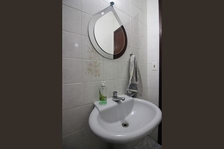 Casa à venda com 210m², 3 quartos e 2 vagasLavabo