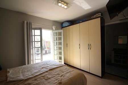 Casa à venda com 210m², 3 quartos e 2 vagasSuíte