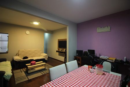 Casa à venda com 210m², 3 quartos e 2 vagasSala